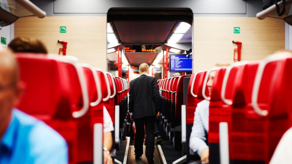 Züge können ein guter Arbeitsplatz sein. Sofern sie nicht überfüllt sind. / © ÖBB